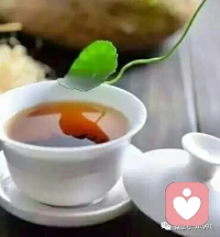【轉】【秋心心語】:	人生的高度，	不是你看清了多少事，	而是你看輕了多少事。;	心靈的寬度，	不是你認識了多少人，	而是你包容了多少人。	做人如山，望萬物，而容萬物。做人似水，	能進退，而知進退。早安！配圖