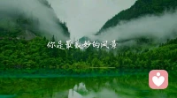 家庭暴力，父母出軌，情感危機(jī)，離婚，孩子本身就是受害者，卻要背負(fù)著負(fù)罪感生活，覺得是自己不夠好，爸爸才打媽媽，才出軌，才離婚……那時(shí)弱小的孩子什么也不知道，慢慢長大，仍膽怯的生活，討好別人，不敢拒絕別人，被人利用，總是一次次的壓抑，傷害著自己……
親愛的小孩，現(xiàn)在你已經(jīng)長大。配圖