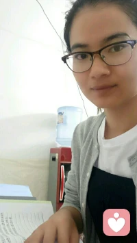 女
時光匆匆			一年又一年		堅持走過十年				身份轉變			責任越多				我累了		只想過簡單的生活			那些干擾我心情的人				都變成空氣了				活下來真幸福配圖