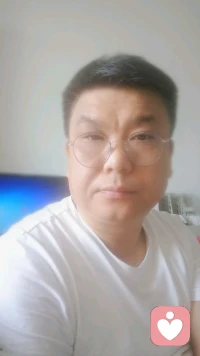 心理不應(yīng)期定律。我的觀察和研究表明，人的心理不應(yīng)期，總是表現(xiàn)以下規(guī)律性轉(zhuǎn)折，即，1周、3周，三月，半年，一個生活年，三年。不同的性別、不同年齡、不同處境、不同文化基因的人，在不應(yīng)期內(nèi)，耐受性差異與社會支持正相關(guān)。配圖