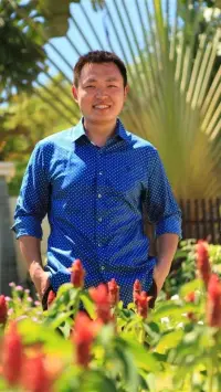 【獻(xiàn)給戀愛的你，或曾經(jīng)戀愛的你】佛洛依德說：人生有兩大悲劇：一個(gè)是沒有得到你心愛的東西；另一個(gè)是得到了你心愛的東西。

人生有兩大快樂：一個(gè)是沒有得到你心愛的東西，于是可以尋求和創(chuàng)造；另一個(gè)是得到了你心愛的東西，于是可以去品味和體驗(yàn)。配圖