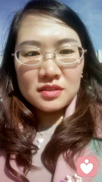 【暖心語】回到家鄉(xiāng)，風和日麗，純凈的天空，溫柔的氣息，暖暖的，真好，我回來啦，親愛的家人們！
感受美好時光，暖心和你，一直在一起。配圖