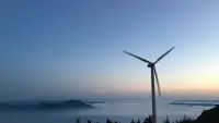 【轉】抱怨者是在人格上把自己置于一個低人一等的境地。在他或者她的想象中，認定有一個高于自己很多的人在安排著與自己有關的一切人和事，但卻安排得不好。
——曾奇峰配圖