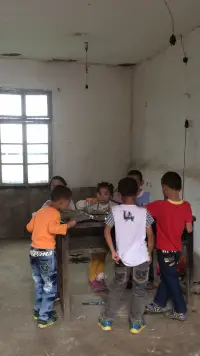 當下的病態隨處可見，其中不讀書是最可怕的。有的人把讀書僅僅理解為學生時代的教科書、僅僅是讀考資格證考試大綱書。配圖