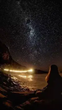 生活不完美，但并不代表它不美好，人生之旅，冷暖自知，做好眼前事，珍惜身邊人，走好腳下路，該哭，哭，該笑，笑。只要還活著，就每天認(rèn)真洗臉，多讀書(shū)少熬夜，內(nèi)外兼修，繼續(xù)善良，保持愛(ài)心。歲月會(huì)讓你成長(zhǎng)到，不再輕易在人前矯情，不再四處訴說(shuō)以求寬慰，而是學(xué)會(huì)自我消化，笑著往前走，將美好的都留在心底，將遺憾的都隨風(fēng)散去，不是嗎？配圖