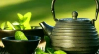 【秋心心語】:一直很喜歡這段話——“我們曾如此渴望命運的波瀾，到最后才發現：人生最曼妙的風景，竟是內心的淡定與從容。我們曾如此期盼外界的認可，到最后才知道：世界是自己的，與他人毫無關系。”
人間最有味的，就是這清淡的歡愉。生活簡單自會愜意，人心簡單自會清明，素簡人生安享歲月靜好。早安配圖