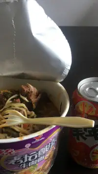 早飯沒吃像餓狼一樣配圖