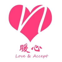 【暖心語(yǔ)	】：		美好的人兒，最近夏秋交際，溫差變化大，照顧好自己，多喝溫?zé)岬拈_水。
少些煩憂，在平常的日子里安穩(wěn)地過，暖心和你，一直在一起。配圖