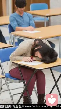問：孩子上課、考試都會睡著，怎么回事？
心靈成因：代表孩子不想面對所學習的課程內容，對于所學習的內容有誤解或不明白的點存在，學習上遇到障礙了。
改善方法：協助他把不懂的點找出來，并且好好的理解明白。找出學習上的障礙是什么？可參考全像親子課程中的“學習障礙溝通模式”運用其方法就可以有效改善。配圖