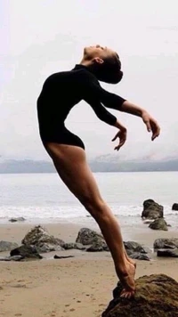 最不幸的事情，

不是你得到的愛相比他人更少，

而是你因此判定自己，

是一個不值得被愛的靈魂。配圖