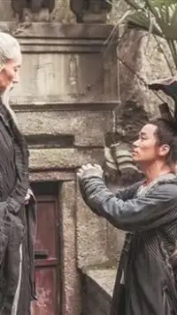 【唯學習至上】面對孩子的學習，家長容易陷入到一個誤區當中，好像只要學習好了，其他一切問題都解決了。學習變成了唯一重要的事，好像學習的重要性無論如何強調都不過分，并且這種重要具有排他性，可以涵蓋和替代其他一切的一切。這樣的方式至少會引發兩種結果：
第一，將所有希望都放在學習上，就好像將所有雞蛋都放在學習這個籃子里，這樣一來，順利的情況不存在任何問題，一旦遇到困難，壓力陡增，缺乏起碼的心理回旋余地，讓孩子無法通過其他的方式來放松自己，勢必會最大程度地損耗自身，形成單一的歸因模式。
第二、對學習以外因素的輕視，并且傾向于將其他因素向外歸因，形成跟自己的對立關系配圖