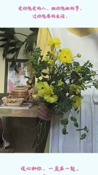 暖心分享：不管全世界所有人怎么說，我都認為自己的感受才是正確的。無論別人怎么看，我絕不打亂自己的節奏。喜歡的事自然可以堅持，不喜歡的怎么也長久不了。
——村上春樹
傾聽內心的聲音，遵從內心的感受，好好愛自己。愛你想愛的人，做你想做的事，過你想要的生活，暖心和你，一直在一起。配圖