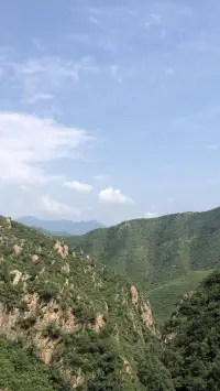 我們曾以為，憑借自己的努力可以改變很多東西。其實我們可以改變自己的心態，改變自己的境遇，改變自己的生活狀態，改變我們與周圍人的關系……
但是我們永遠也無法改變的是——別人。
其實就算為了我們做出有一些改變，但我們永遠無法撼動他的內核——那些根植在他內心的核心觀念、思維模式、家庭烙印等。除非他意識到了痛苦，愿意改變。

所以有的時候，選擇比努力更重要！尤其在關系當中。配圖