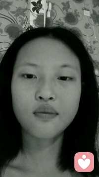 我快要瘋了，她們還是不理解，我到底做錯了什么，為什么會這樣對我，我好恨我自己，我不應該來這一家，我太笨了，我就是全家的出氣筒，也同學的出氣筒，這家只喜歡我妹妹，不喜歡我，我像是一個多余的配圖