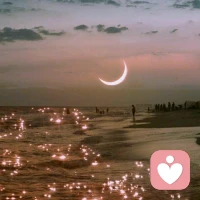 月圓之夜祝愿天下有情人都團(tuán)團(tuán)圓圓。也祝愿我們每個(gè)人都能夠和自己和解。圓是中國哲學(xué)體系的重要之點(diǎn)，我們既能圓潤，也能夠堅(jiān)持自己的界限。配圖