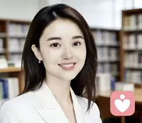 分手复合｜完整实操思路，不卑微、不内耗、成功率更高

先讲核心：复合不是求回来，是重新吸引、解决矛盾、重建相处模式，单纯道歉、纠缠、哭闹，只会彻底断联。

一、先判断：你们能不能复合？

✅ 适合复合的情况

1. 分手是冲动吵架、误会、情绪爆发，不是长期积攒的厌恶

2. 彼此还有感情、没拉黑删除、偶尔有互动

3. 核心问题可解决：沟通、距离、脾气、误会等

4. 没有原则问题：出轨、冷暴力、人品问题、三观不合

❌ 千万别复合

• 反复分手、消耗你、冷漠敷衍

• 出轨、欺骗、PUA、原生三观不合

• 对方明确决绝、厌恶你、已有新欢
二、第一步：立刻停止错误行为（最关键）

立刻戒掉：

• 疯狂发消息、打电话、连环道歉

• 卑微讨好、送礼物、死缠烂打

• 卖惨、情绪化质问、翻旧账

• 找共同朋友施压、纠缠对方

越纠缠，对方越反感，防备心拉满，复合直接没戏。
三、第二步：冷静断联 / 弱联系（按需选择）

1. 真性分手（态度冷淡、决绝）
短期断联7–15天：
双方降温，淡化矛盾负面印象，让对方慢慢放下抵触。

2. 假性分手（吵架赌气、舍不得）
不用断联，降低频率：
不吵不闹，简单礼貌沟通，给台阶，不逼对方表态。
四、第三步：复盘分手根源，改掉核心问题

复合最大的坑：和好不和好问题，迟早二次分手
你要想清楚：

• 当初为什么吵崩？

• 对方最受不了你什么？（任性、冷漠、忽视、控制欲、沟通差）

• 你能改吗？还是只会口头保证？

把问题写下来，做出实际改变（心态、脾气、相处方式），这是复合的底气。
五、第四步：低压力复联，温柔破冰

不要一上来就说“我好想你、我们和好吧”

万能破冰话术（自然不尴尬）
这段时间我冷静想了很多，意识到自己之前很多地方做得不好，让你很累，我不纠缠你，只是想好好跟你道个歉。
不逼你做决定，祝你一切都好。
特点：
不卑微、不施压、承认问题、放下索取感，降低对方防备。
六、第五步：慢慢升温，重新吸引

1. 复联后聊天轻量化：分享日常、轻松话题，不聊感情、不翻旧账

2. 展示你的改变：情绪稳定、独立、温柔、成熟

3. 偶尔适度关心，不秒回、不粘人，保持自己的框架

4. 氛围舒服后，再浅浅提回忆、拉近距离
七、第六步：顺势提复合，给双向选择

氛围到位、对方态度软化后，坦诚沟通：
分开之后我认真改了很多，也明白怎配图