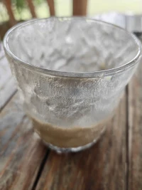 聆聽生活，心自清凈，心自清凈，處處是禪

禪永遠(yuǎn)在生活中

風(fēng)來(lái)了，從不知會(huì)你
雨來(lái)了，從不詢問(wèn)你

一切都聲音都是那么和諧美妙

靜靜的聆聽細(xì)雨打在樹葉上的聲音
是那么微弱卻有力量

我融入于這一草一木，融入于風(fēng)雨之中
我只是享受著大自然無(wú)私的饋贈(zèng)
?
?
?靈鹿心理咨詢
?原創(chuàng)配圖