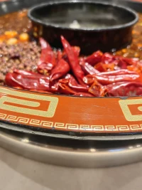 我以为人生是计划出来的
现在才知道，人生是活出来的


因为意外来的猝不及防
因为人事的变迁，你永远始料不及
因为幸福来的太突然，走的太匆忙
因为一切的一切
都无法掌控

我学会活在当下

原创
灵鹿心理咨询配图