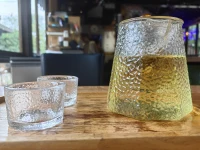 人與人之間有同情，有仁義，有愛。所以，世上有克己助人的慈悲與舍己救人的豪俠。但是，每一個人終究是一個生物學上與心理學上的個體，最切己的痛癢唯有自己能最真切地感知。




早安
靈鹿心理咨詢配圖