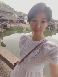 稻盛和夫曾說：“命運有三次轉(zhuǎn)折點：原生家庭、夫妻伴侶和覺醒的自己。如果沒有優(yōu)越的家庭、如意的伴侶、那一定要喚醒那個強大的自己。”

“如果你不讀書，不運動，不節(jié)制消費，不反省自律，無興趣、無目標、無期望，生活是不會變好的。好起來的從來不是生活，而是你自己。”

?
?早安
?靈鹿心理咨詢配圖