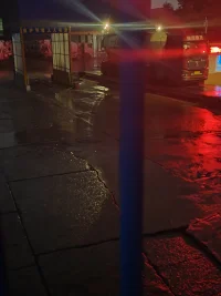下雨了發會呆配圖
