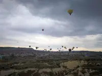 看过星辰大海、落日余晖，听过孩童天真的笑声，走过千万里路，阅过万千风景，一直在寻找内心的平静。