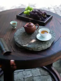 别子才司令
【宋】方岳
不如意事常八九，
可与语人无二三。
自识荆门子才甫，
梦驰铁马战城南。
