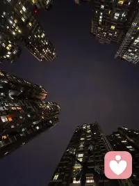 很多关系走到疏离，不是爱变少了，
而是我们忘了如何好好讲述、好好倾听。配图