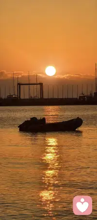 使人们难过和痛苦的不是事件本身，
而是对事情不正确的解释和评价配图