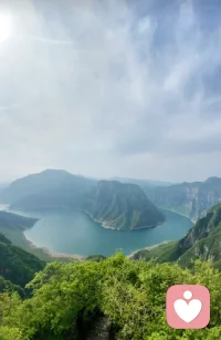 荣格说：你连自己都没看懂，又怎么能看懂别人?从心理学的角度来说，人们对自己的了解都只有百分之四。所以你又如何真的说懂这个人呢?
看懂人性，最终是为了看懂自己：你也有自私，也有阴暗、也有脆弱、也有欲望。你接纳自己的完整，才能接纳别人的真实。配图