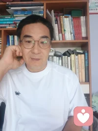 其实，人把自己知道的压抑在心里的情绪倾诉除去真的简单不过了。可以找朋友倾诉，但是，我觉得还是花一点小钱来平台倾诉最好了，因为你要知道，你倒出去的是低频能量的东西，花点钱也算是了却了因果。有很多人被莫名的情绪影响却又不知道是什么原因，这就是细胞记忆，有可能来自前世也说不准，所以，要找出来，清除掉就好了。