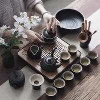 闲暇的时候，品一杯茶，感悟人生的苦涩和芬芳。