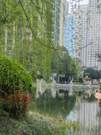 愛是需要學習的，一顆愛美的心，是受了傷以后，不去傷人，反而不放棄，不斷學習，不斷成長，不斷去愛的心。因為生命的傷痕可以帶來深度，幫助我們更能體恤別人的傷痛，更能面對人生各種風浪、更懂得愛。配圖