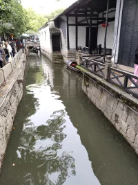 在婚姻的一次危机中，能够实现自我成长，看到最好的自己。
从处理危机中寻找到和另一半相处的最佳模式，不仅可以让伴侣之间增进感情，也会让婚姻更加平衡，稳定。
