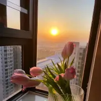 【為了什么】
努力和奮斗的意義，就是讓自己變得更好，把喜歡的都留在身邊。喜歡的人喜歡做的事喜歡的環境。

老天爺也曾派過不少美好的人來到你身邊，有哪哪都比你強卻很看好你的貴人，有莫名就偏偏喜歡你的愛人，也有非常樂于助人對你有求必應的好朋友，你得到了很多的眷顧和實惠，黑白單一的世界也因此變得無比絢麗多彩?？上Ш镁安婚L，相處過程中，你的價值不對等，你的既要又要，你內心深處填不滿的黑洞，讓這些人又陸續離你而去。但是沒關系，他們的出現，就是為了讓你知道你有哪些不足，讓你體會到失去的痛苦。然后下一個坎到的時候，你會選擇咬緊牙試試，因為比起失去，突破和堅持真不算什么。配圖