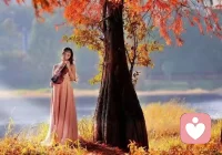 咨詢師不要做來(lái)訪者的“拐杖”，注意回避直接答復(fù)來(lái)訪者的提問(wèn)，意在促使他獨(dú)立思考，而不依賴他人的指點(diǎn)，相信當(dāng)事人是完全有這份能力的。作為心理咨詢?nèi)藛T的作用，不是要主宰他人的命運(yùn)，而是要推動(dòng)他人去主宰自己的命運(yùn)。由此，咨詢師不給來(lái)訪者提任何勸告，就是為了不使來(lái)訪者依賴咨詢師。來(lái)訪者想讓咨詢師替他決策是其回避責(zé)任的表現(xiàn)，但咨詢師要幫助他積極地面對(duì)現(xiàn)實(shí)，獨(dú)立決策。這即是心理咨詢“助人自助”的用意所在！用心靈溫暖心靈，讓更多的人因心理學(xué)而受益！配圖