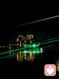 想要說服別人得從別人的利益出發(fā)，要告訴他聽了你的話做了這件事給他帶來的好處及利益，這樣你才最有可能說服他~查理芒格配圖