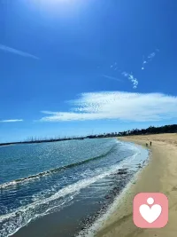 思维滤镜塑造认知，决定你如何看待自己与世界。生存需要资源，更需要彼此依靠。若以自私为出发点，世界便是战场；若以善良为底色，人生自会宽阔温暖。选择积极与善意，才能走得更远，也更心安。