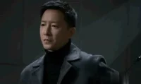 借命而生
父母托举孩子，是一种借运，借命。
孩子完成父母少时未实现的大学梦、艺术家梦，是一种借命。
夫妻一方甘愿的付出，另一方“心安理得的接受”也是一种借命。
扩大视角，如今社会分工下，不种粮食的人，吃的很饱，不也是一种借命吗
每个人都可能借别人的命而生，每个人也可能被别人借命。
在动态平衡中，能心安理得就好，不安的话可以找我聊聊。配图