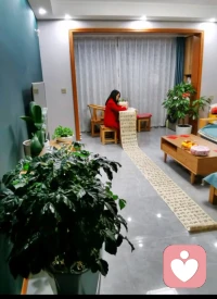 時間萬物得失相生、禍福相依，該來的都會來，該走的都會走。所以你心靜如水，世間大小事在你眼里不過開懷一笑。早上好！配圖
