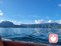 稻盛和夫一句特別經(jīng)典的話:“除了生命之外，你所感受到的痛苦都是你的價(jià)值觀帶來的，而非真實(shí)的存在。”心理學(xué)中的理論也證實(shí)如此:真正影響一個(gè)人情緒和行為的并不是事情本身，而是對(duì)這件事的解釋和評(píng)價(jià)。就比如那個(gè)半杯水理論，杯子里有半杯水，悲觀的人沮喪，真倒霉，只剩半杯了。樂觀的人，開心哇塞，太棒了，還有半杯。所以，需要覺察自己有沒有認(rèn)知偏差、負(fù)性思維，及時(shí)糾偏，可以避免很多情緒困擾。配圖