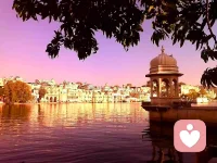 .●

前方的路、星空的夜，讓人遐想。攜妻溫柔的雙手，邁步神州大地。

                 從炎暑到寒冬，從芳春到金秋。

 我自釀人生美酒，一杯敬妻子幸福、一杯敬自由遠方!配圖