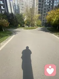 很多问题一般不止一个解决方案，当事情的发展不在一个人期待的方向，这个人就会情绪波动，会愤怒，会颓废，并且埋冤世界对自己不公，埋冤自己运气不好……但是不是意味着，这是一种错误的执着，期待着事情必须按照自己期待的方向发展。配图