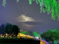天无绝人之路。
我们需要不断经历磨练，认识到自己的局限，改掉自己固执思维，成为更好的自己，过上理想的生活。
请记得，一定还有办法，要么改变环境，要么改变自己，一切都会好起来的。