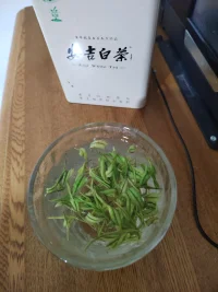 感谢安吉朋友赠予的明前茶。配图