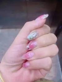 找對了伴侶帶著你成長
找錯了伴侶消耗你的情緒。
要學會自己治愈一切
自己愛自己，自己陪伴自己
熬過了一段無人過問的時光
你就重生了、加油配圖