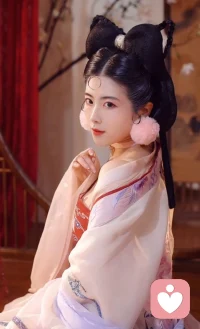 【不要歌颂苦难】余华在《活着》里写道:“永远不要相信苦难是值得的,苦难就是苦难,苦难不会带来成功,苦难不值得追求,磨练意志是因为苦难无法躲开。”所以,苦难就是苦难,苦难并不值得歌颂和赞美,没有人会享受苦难,也没有人因为遭受苦难而骄傲,只是没有选择!配图