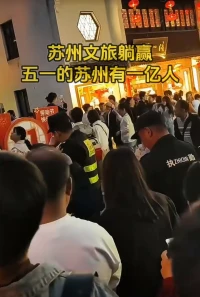 上午出去看了場電影，人好多呀，等大家全部都回去上班了 我倆再出門玩配圖