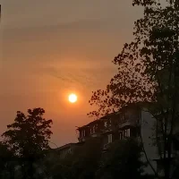 能讓人改變的從來不是勸說，是南墻。?能讓人覺悟的從來不是教導，是苦難。?讓他人改變的從來不是責備，是關愛。