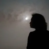 人到中年，過不好又離不了。遇事習慣性外歸因。痛苦的不得了。我想說，痛苦正是改變的契機！歡迎探討。